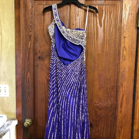 Terani Couture sz 8 purple open back silk
